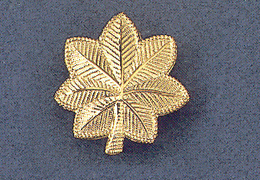 A MAJOR'S BRIGHT METAL PIN-ON INSIGNIA FOR USE ON SERVICE DRESS UNIFORM JACKETS & GARRISON CAPS